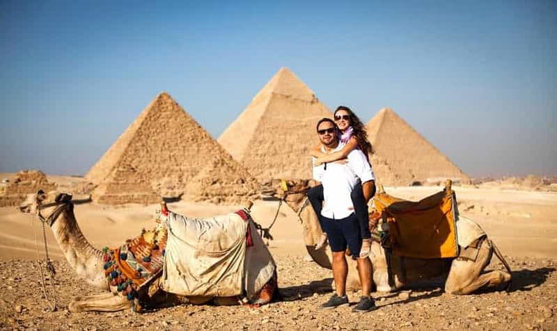 Billet Hurghada : Excursion d'une journée aux pyramides de Gizeh, au Sphinx, au musée et au vieux souk