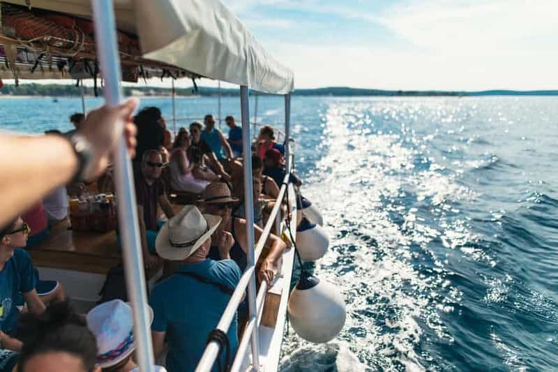 Billet Rovinj : Croisière au coucher du soleil avec arrêt baignade, boissons et fruits