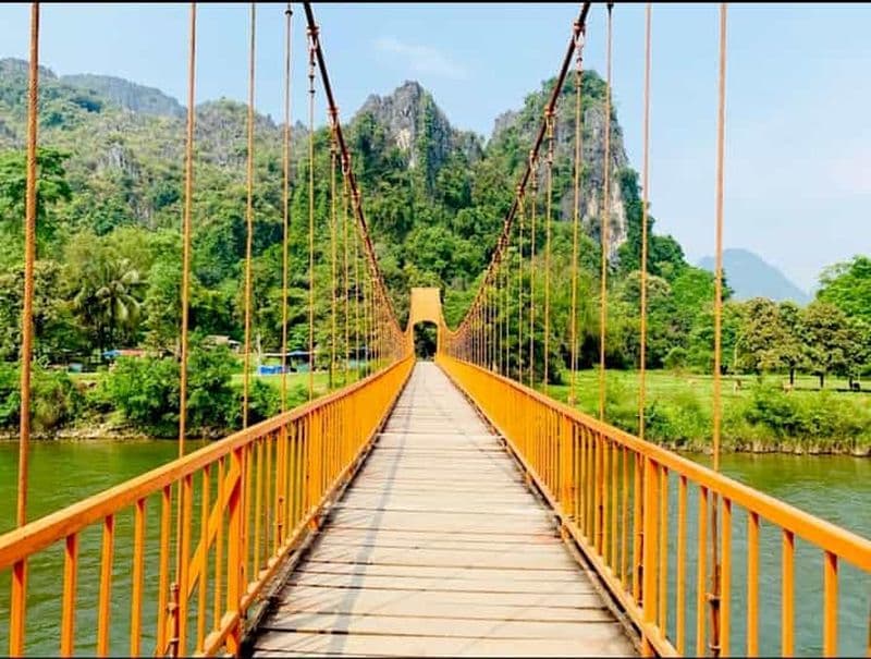Billet Au départ de Vientiane : visite de Vang Vieng avec kayak dans les grottes et tyrolienne