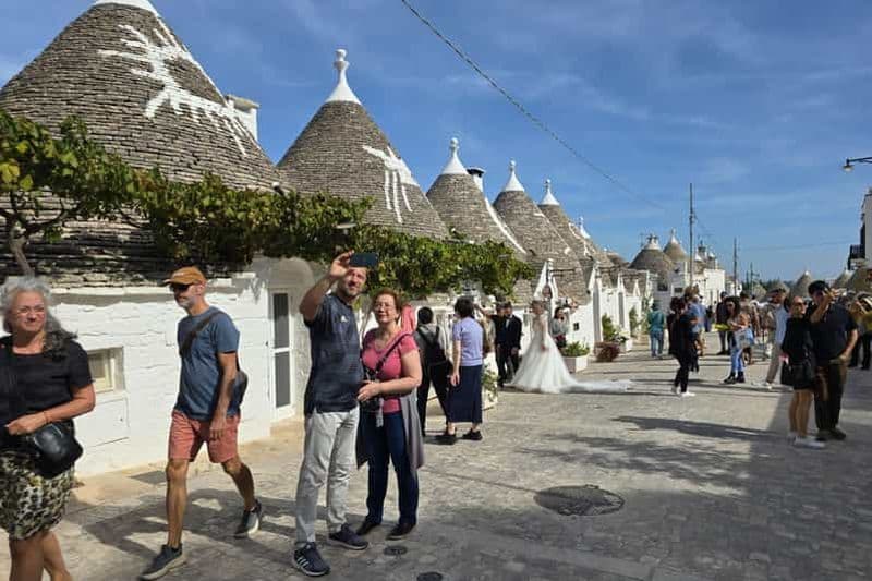 Billet Trulli et tradition : découvrez Alberobello à travers les yeux de ceux qui y vivent.