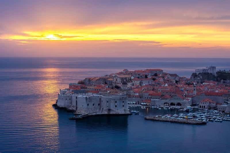 Billet Au départ de Dubrovnik : Croisière au coucher du soleil à l'heure dorée avec boissons gratuites
