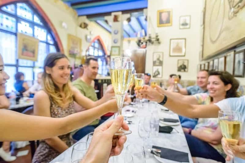 Billet Visite de Barcelone en vélo électrique avec dégustation de vin et de tapas