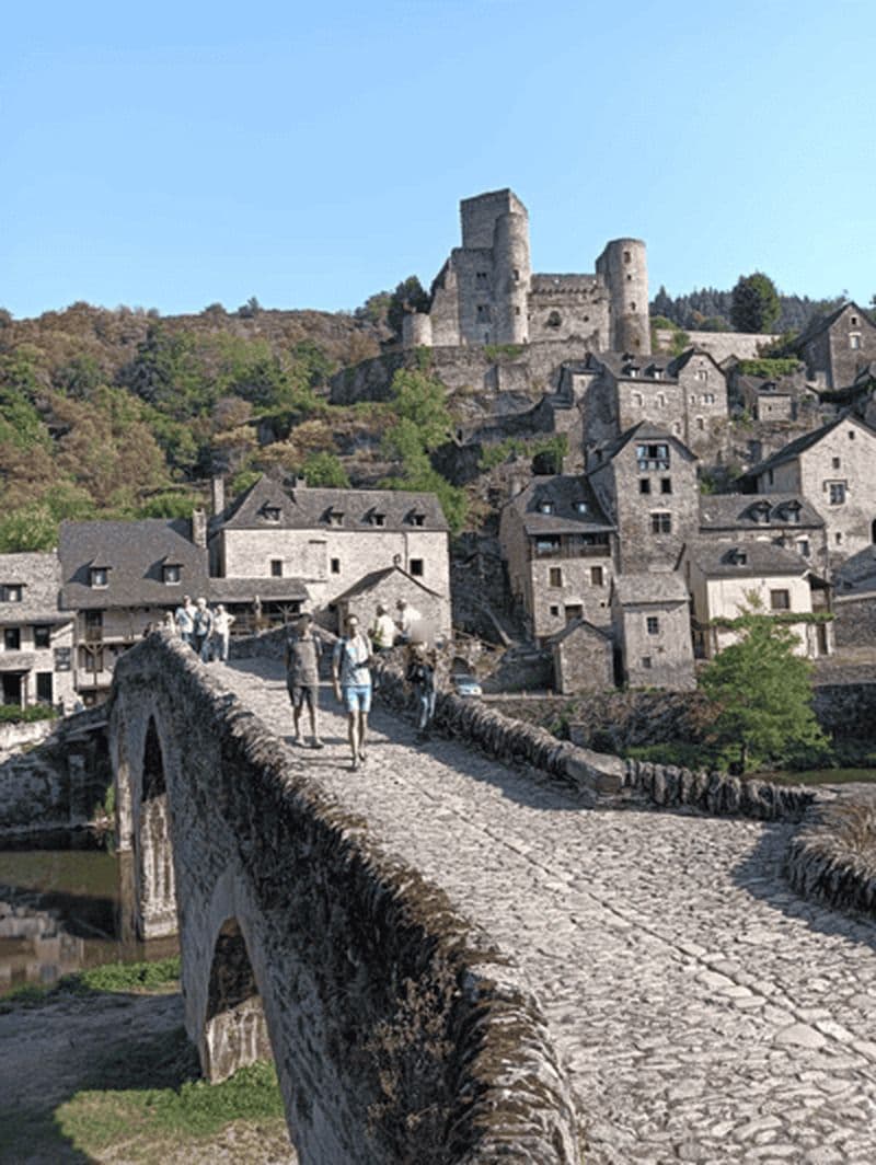 Billet Belcastel : visite à pied d'un des "plus beaux villages de France"