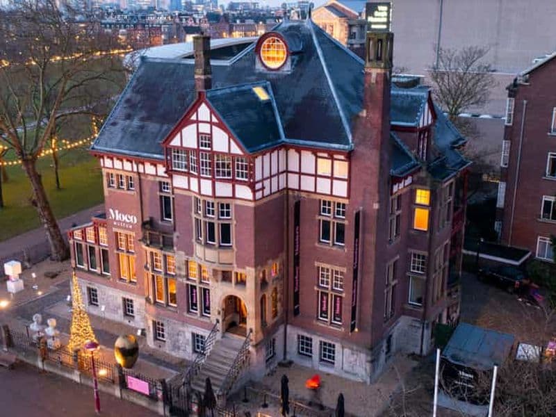 Billet Amsterdam : Moco Museum & Nightclubs Admission Combo w/ Taxi