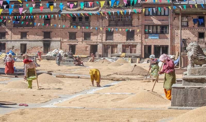 Billet Katmandou : visite du village de Bungmati avec cours de cuisine et sculpture sur bois