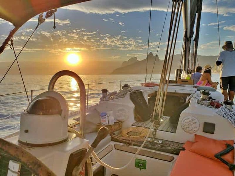 Billet Rio de Janeiro : Excursion en voilier au coucher du soleil dans la baie de Guanabara et boissons