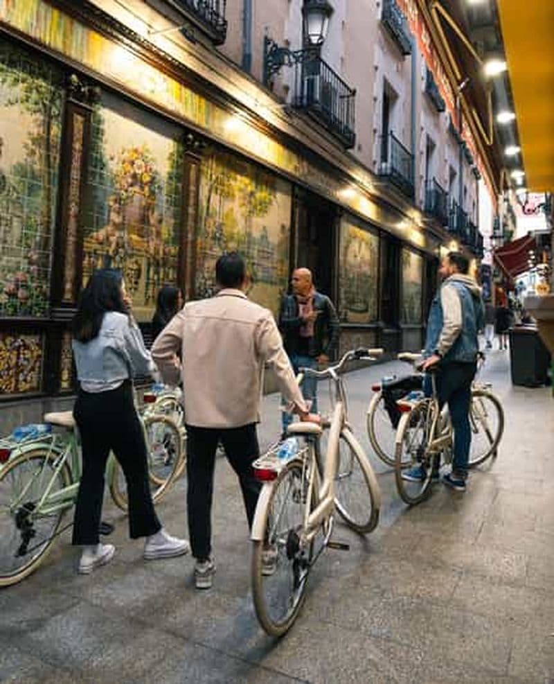 Billet Madrid by Night : visite des temps forts à vélo vintage en petits groupes