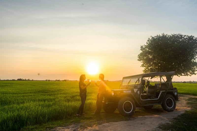 Billet Siem Reap: excursion en jeep au coucher du soleil dans la campagne avec boissons