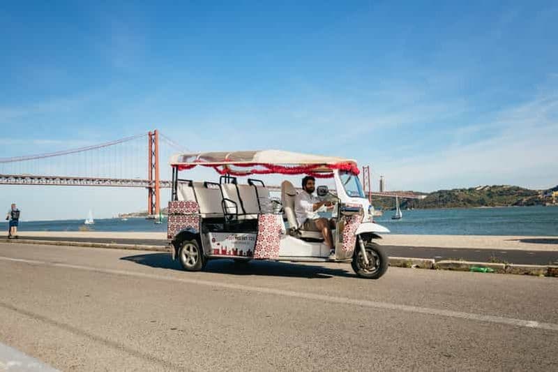 Billet Lisbonne : Visite guidée en tuk-tuk avec prise en charge à l'hôtel