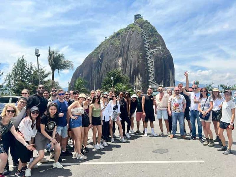 Billet Medellín : excursion à Guatapé, déjeuner, croisière et Piedra del Peñol