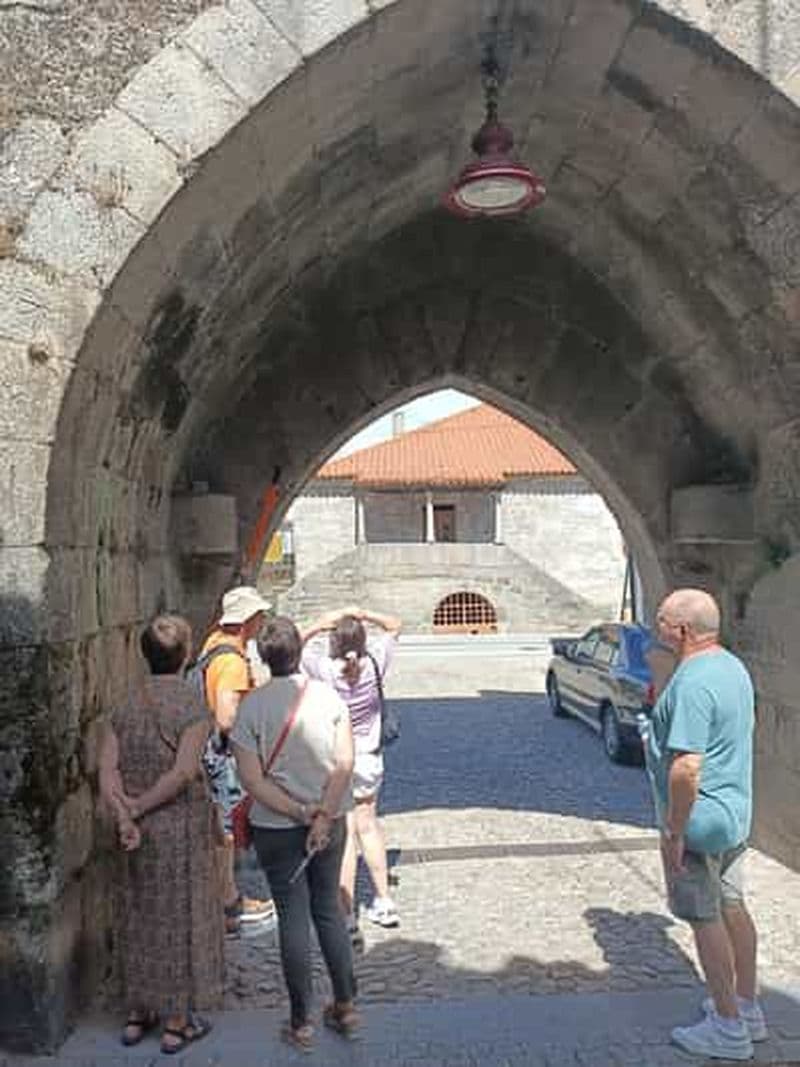 Billet Tour de Guarda : Découvrez les histoires intemporelles de ses géants