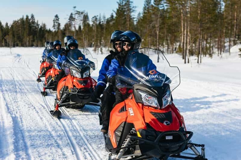 Billet Rovaniemi : Aventure en motoneige et pêche sur glace avec déjeuner