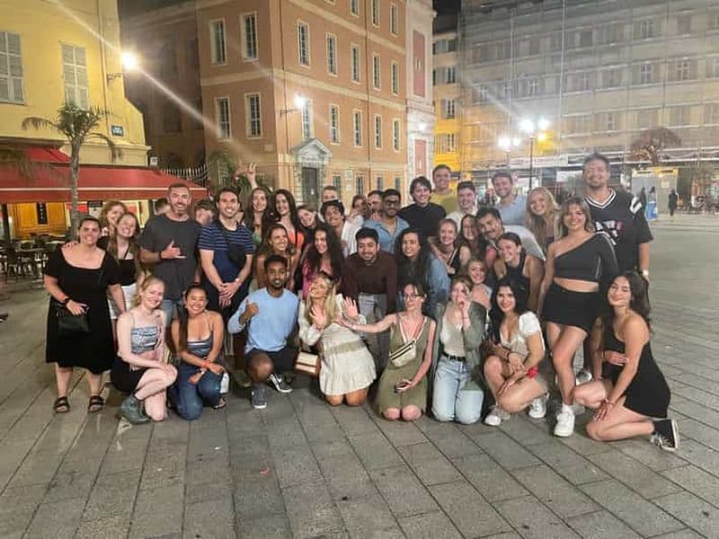 Billet Tournée des bars internationaux à Lille avec shots gratuits et jeux amusants