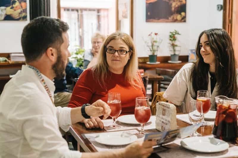 Billet Séville : Visite du quartier juif en petit groupe avec tapas et boissons