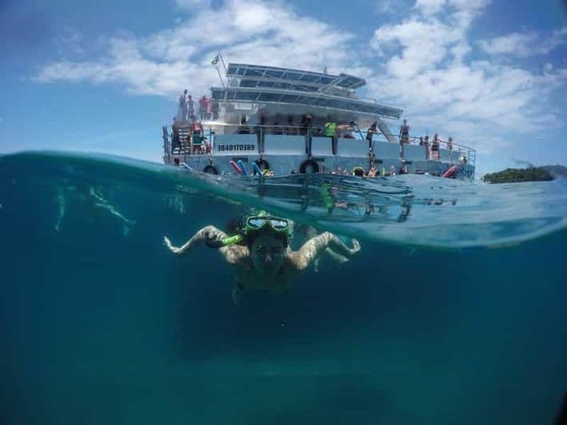 Billet Depuis Rio : Visite d'une jounée à Búzios avec excursion en catamaran et déjeuner