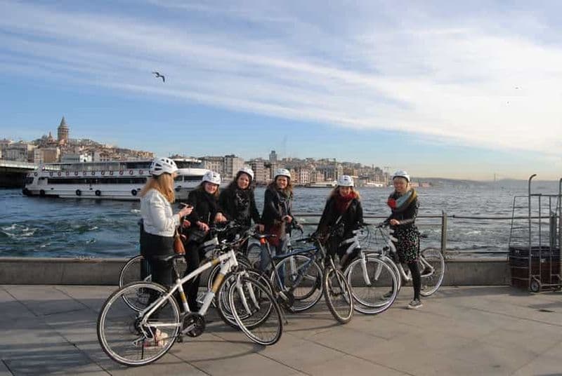 Billet Istanbul : visite d'une demi-journée à vélo et en bateau de l'Eurasie