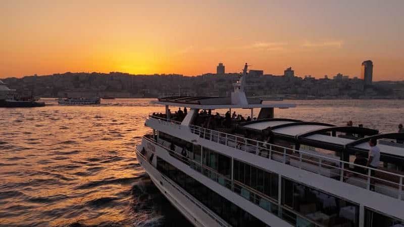 Billet Istanbul : croisière touristique en journée ou au coucher du soleil avec audioguide