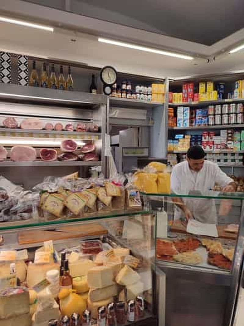 Billet Rome : visite culinaire du marché de Testaccio avec street food et vin