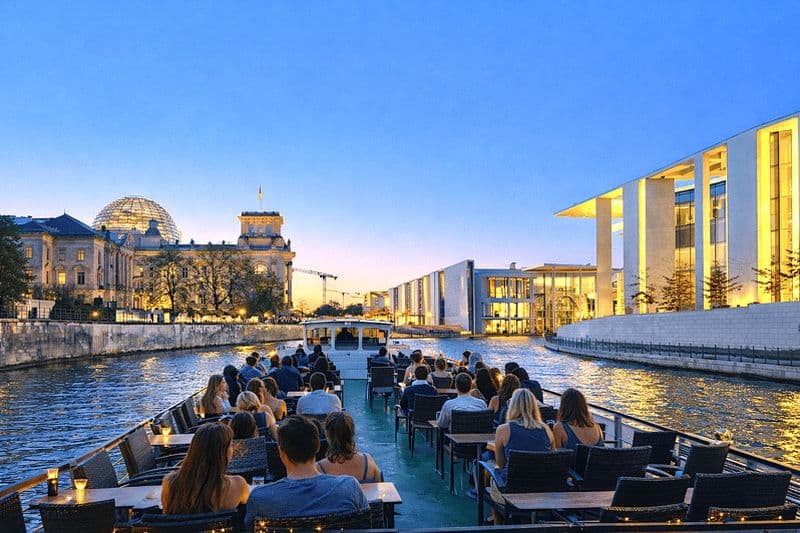 Billet Berlin : croisière nocturne sur la Spree à travers Charlottenburg et le quartier du gouvernement
