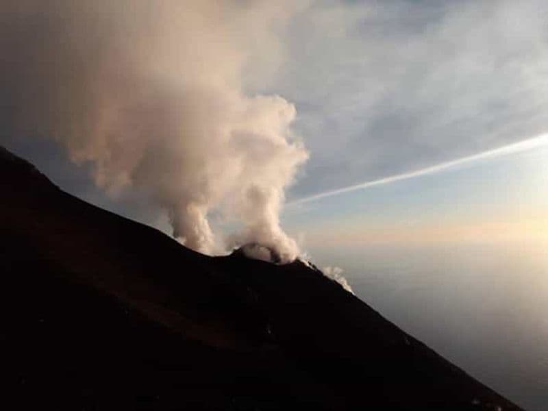 Billet Randonnée au coucher du soleil sur le volcan Stromboli