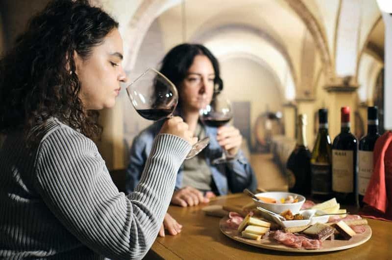 Billet Vérone : atelier de dégustation de vins près du balcon de Juliette