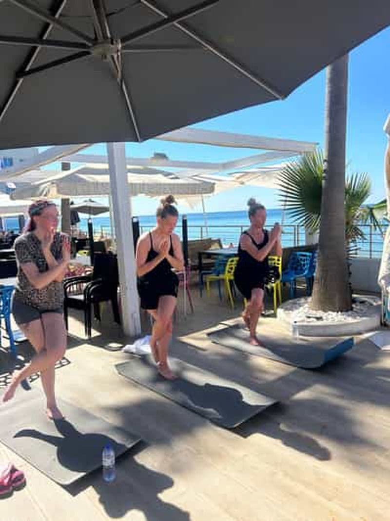 Billet Albufeira : expérience de yoga et de reiki avec petit-déjeuner