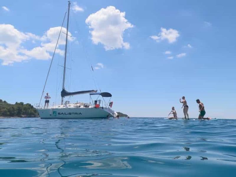 Billet Pula : demi-journée de navigation avec boissons, GoPro et SUP