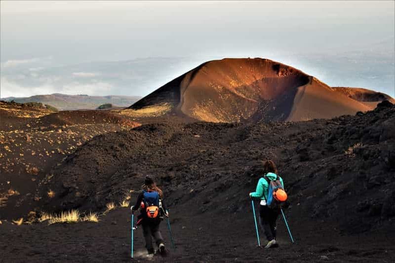 Billet Catania : Trekking de l'Etna au matin ou au coucher du soleil avec tunnel de lave et équipement