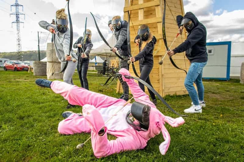 Billet Prague : Expérience combinée de football à bulles et de tir à l'arc