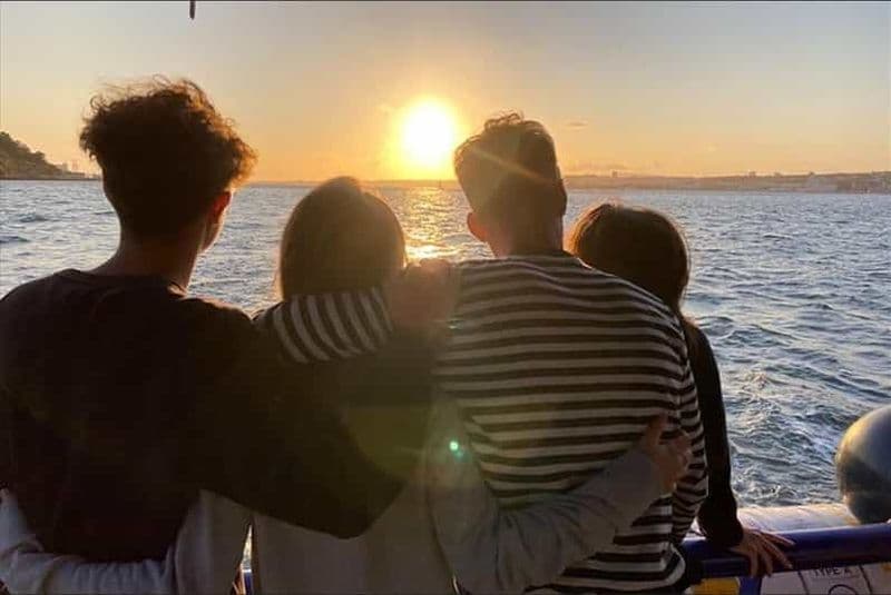 Billet Lisbonne : Croisière au coucher du soleil avec DJ et boissons