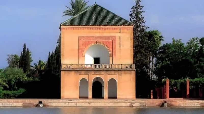 Billet Marrakech : Menara, visite des jardins secrets avec promenade à dos de chameau