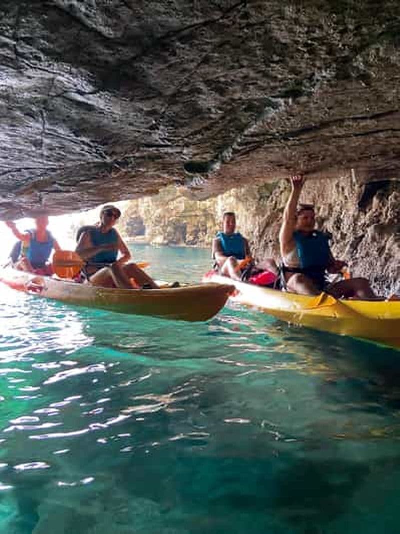 Billet Pula : Aventure en petit groupe de 3 heures en kayak, falaises et plongée en apnée