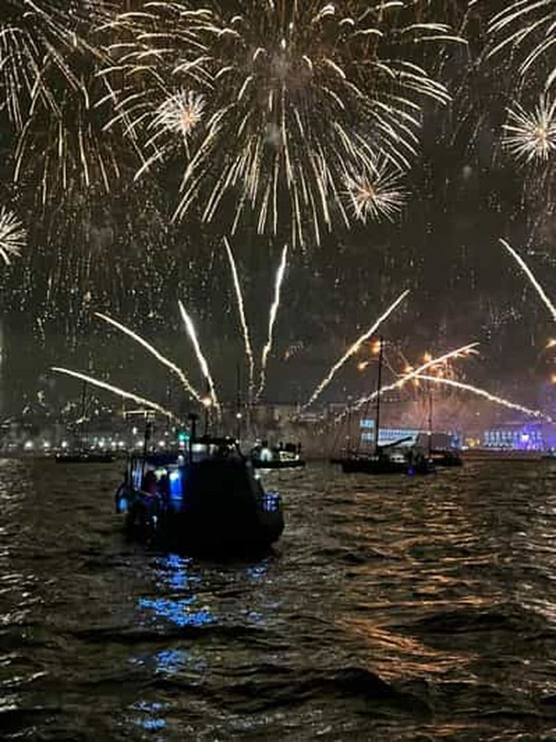 Billet Lisbonne : Réveillon du Nouvel An en bateau avec feux d'artifice