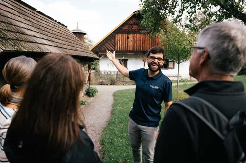 Billet Depuis Prague : visite d'une journée à Kutná Hora, l'ossuaire et le village folklorique