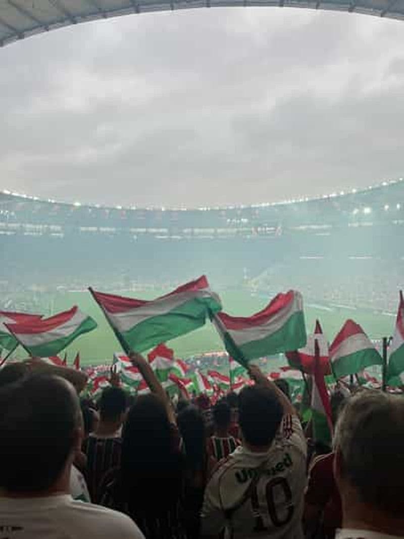 Billet Match de football du Fluminense au Maracanã avec des hôtes locaux