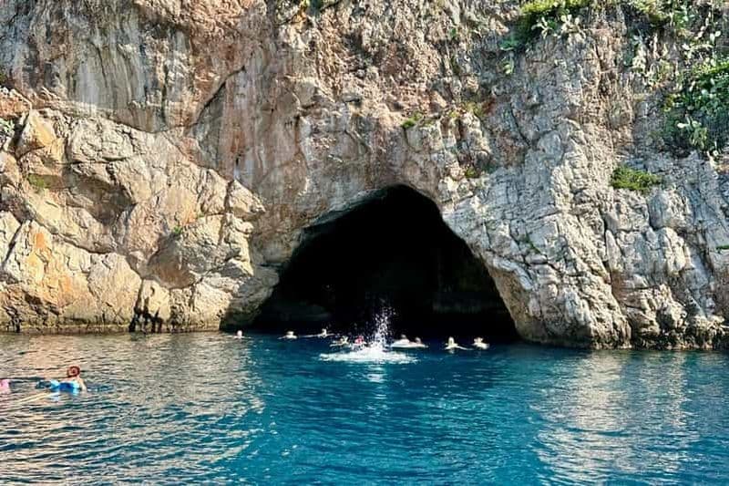 Billet Nice : Grottes de Mala, Villefranche & Tour en bateau de plongée en apnée