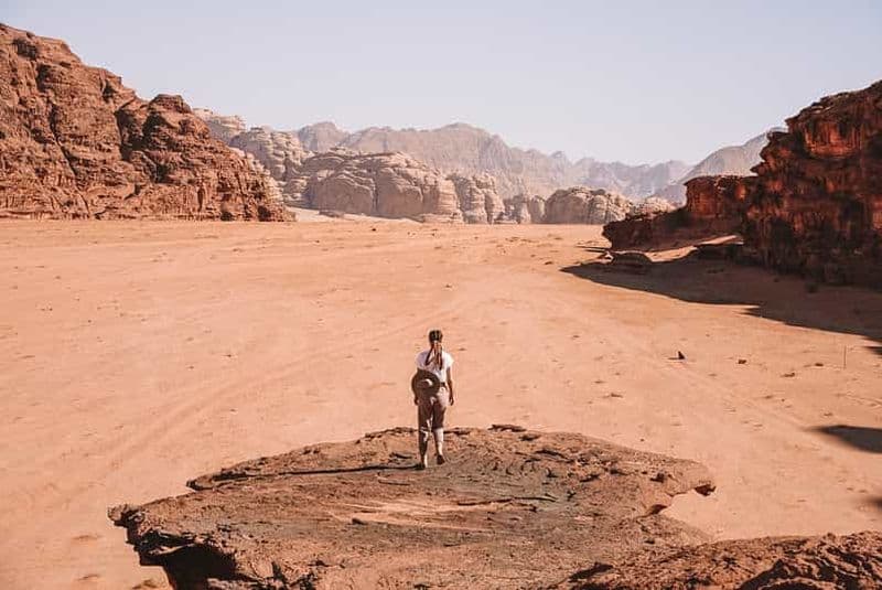 Billet Wadi Rum : Choisissez un forfait de 2 à 9 heures en jeep, un guide et des options de repas