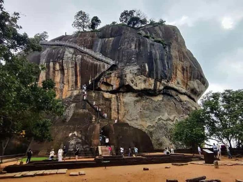 Billet Colombo : randonnée au rocher du lion de Sigiriya et visite du village