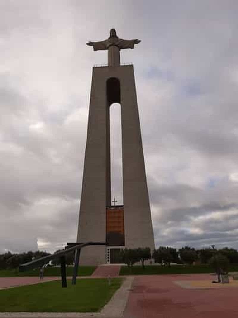 Billet Lisbonne : Visite privée en Tuk Tuk du Christ Roi et du Pont d'Abril