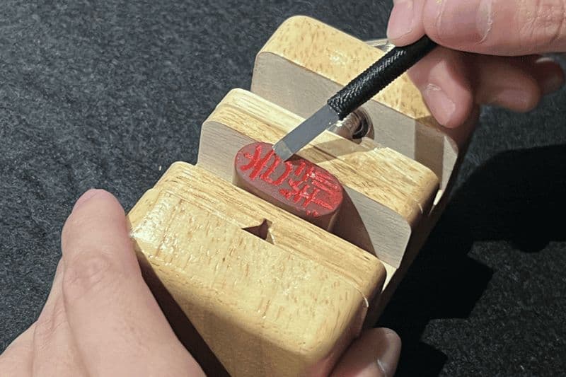 Billet Kyoto : atelier de gravure de sceaux en pierre avec un calligraphe
