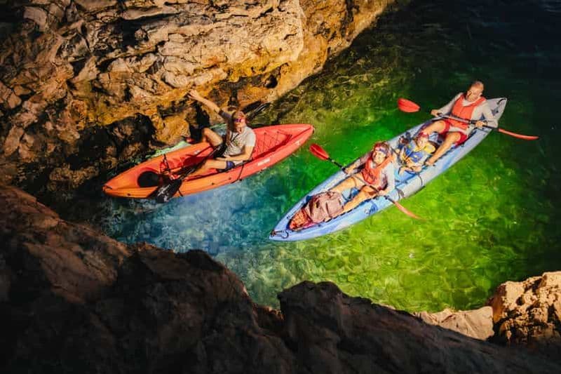 Billet Pula : visite nocturne en kayak lumineux - grottes et monde sous-marin