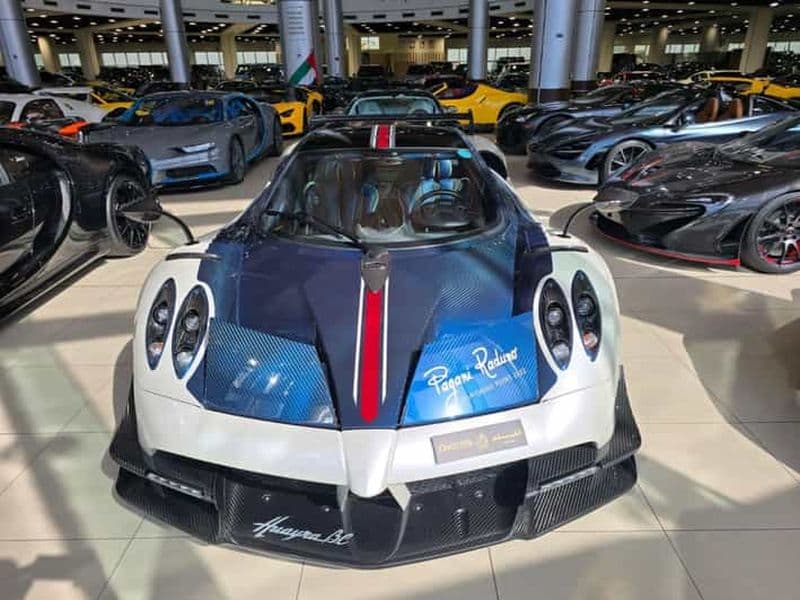 Billet Dubaï : visite des showrooms de voitures de luxe avec retour au Dubai Mall