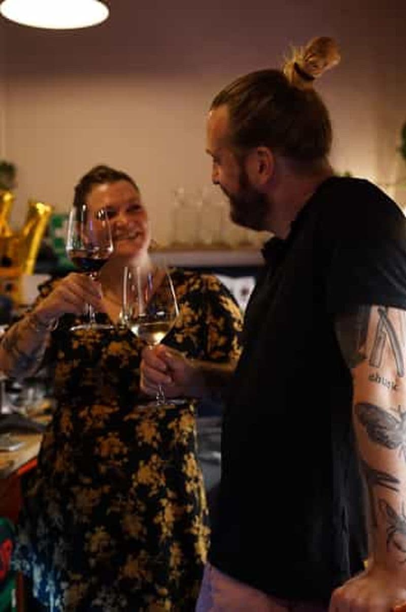 Billet Dégustation de 8 vins hongrois dans un bar à vin chaleureux du centre-ville