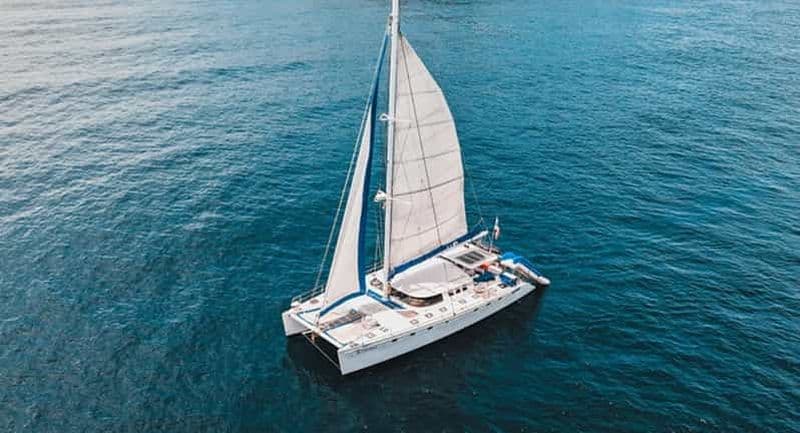 Billet Phuket : Excursion en catamaran sur les îles de Corail et de Racha avec déjeuner