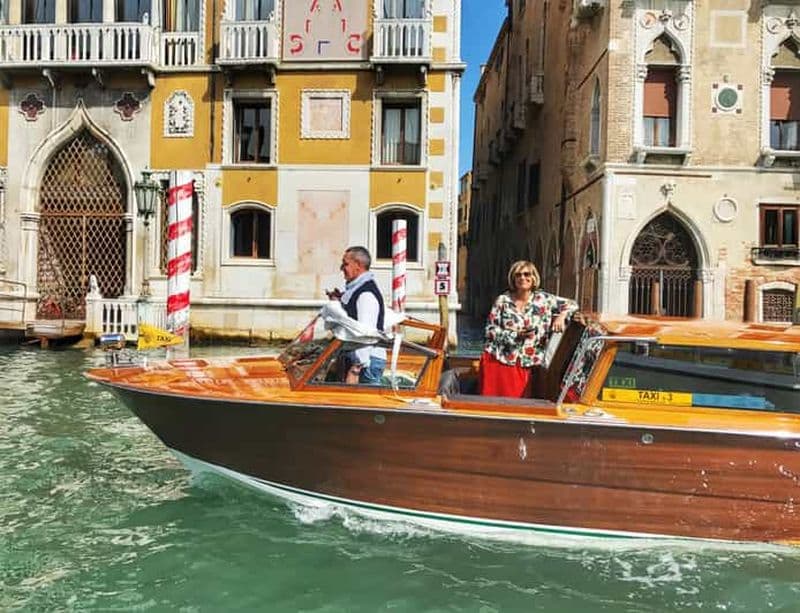 Billet Venise : Transfert privé de la gare en bateau-taxi