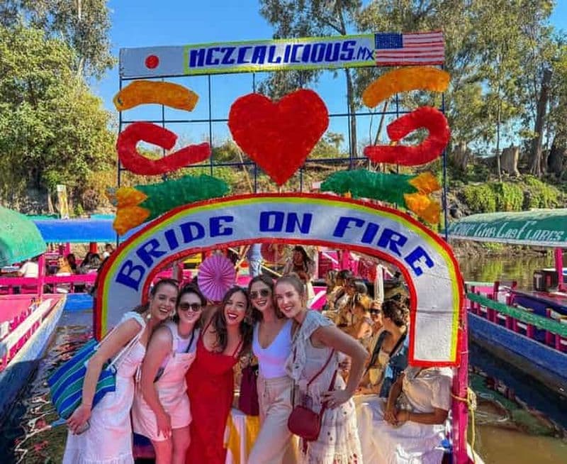 Billet Mexico : Xochimilco Boat Party avec boissons illimitées