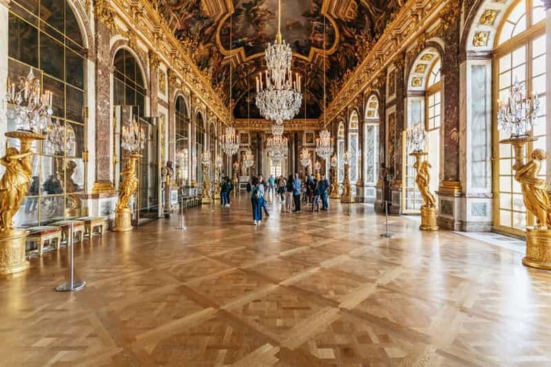 Billet Depuis Paris : visite guidée du Château de Versailles et accès aux jardins