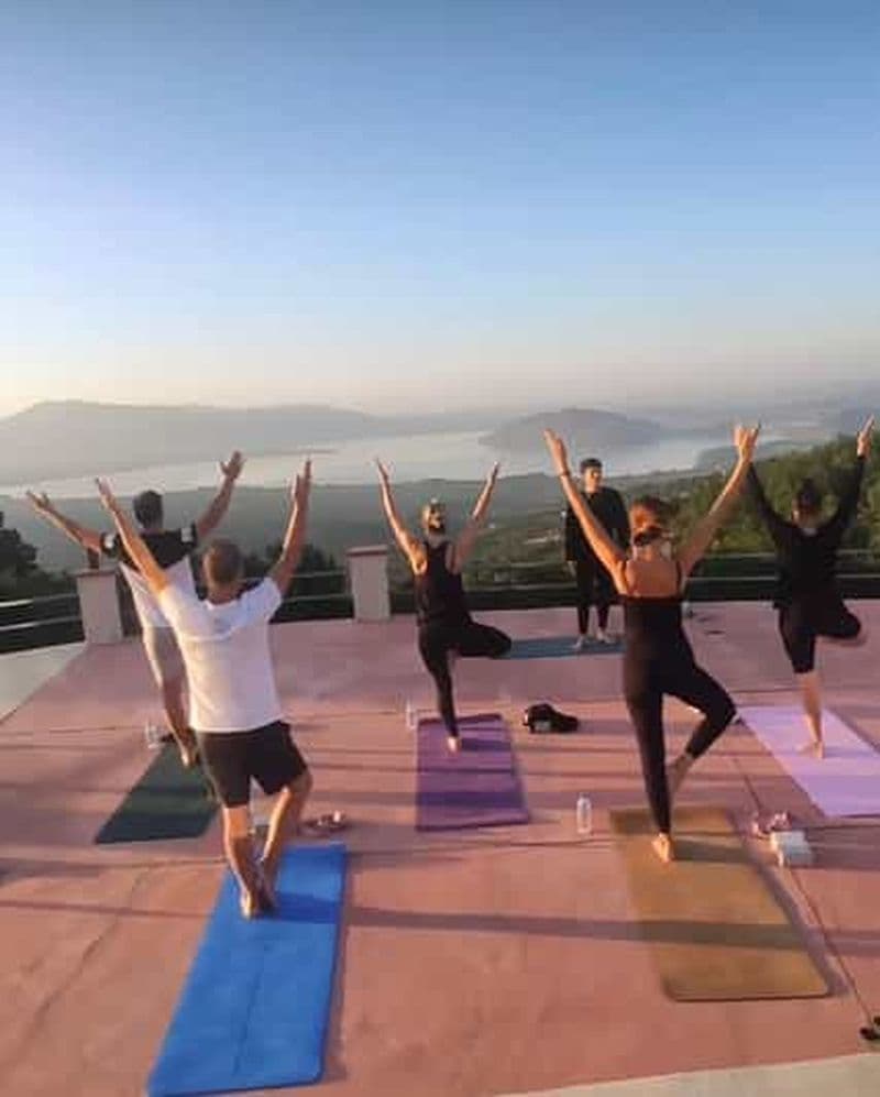 Billet Retraite de yoga de 4 jours à Kastoria avec demi-pension, randonnée et kayak