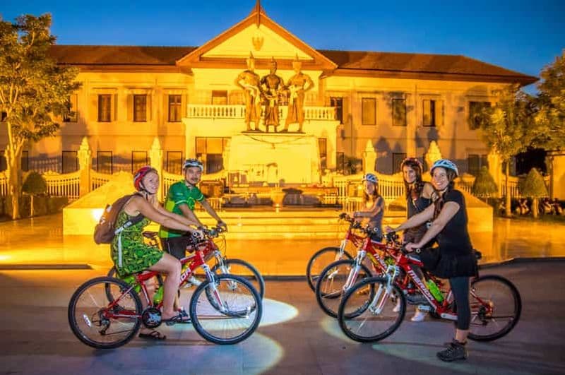 Billet Chiang Mai : visite privée de la vieille ville à vélo - Soirée