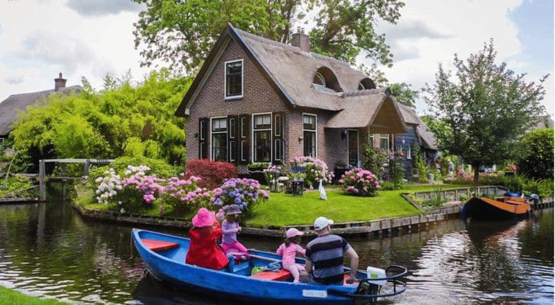 Billet Au départ d'Amsterdam : excursion guidée d'une journée à Giethoorn avec croisière sur les canaux